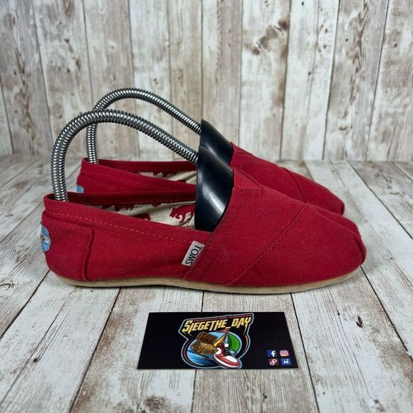 TOMS RED slip‎ Ons - Womens 7 - Picture 1 of 8